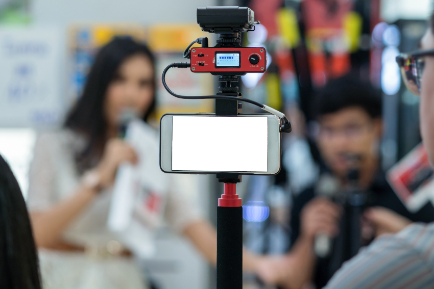 Mit geringem Aufwand kann das Messe-Event live gestreamt werden Social Media für Messen : Ein Live Stream des Events