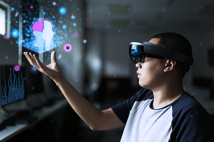 Die Zukunft der virtuellen Mediapräsentation steht vor der Tür Junger Mann mit Virtual Reality Brille