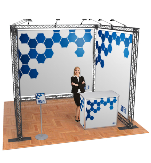 Messestand Traverse U1 Form