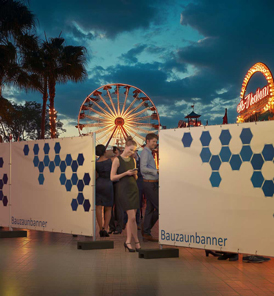 Festival-Bauzaunbanner als bedruckter Sichtschutz und Werbeträger