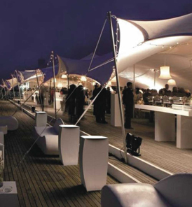 Messemöbel für entspannte Lounges und elegante Empfangsbereiche bei Firmenveranstaltungen