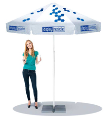 Sonnenschirme – schattige Wohlfühlzonen für sommerliche Firmenevents Sonnenschirme für Firmenfeiern – stilvoller Sonnenschutz für Outdoor-Bereiche