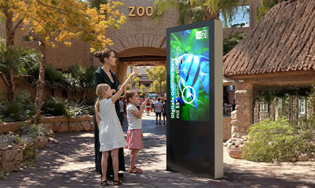 Digitales Outdoordisplay für wetterfeste Außenwerbung mit hoher Helligkeit