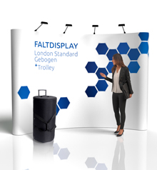 Faltdisplay bei einer Vereinsveranstaltung mit Vereinslogo und Sponsorenwerbung